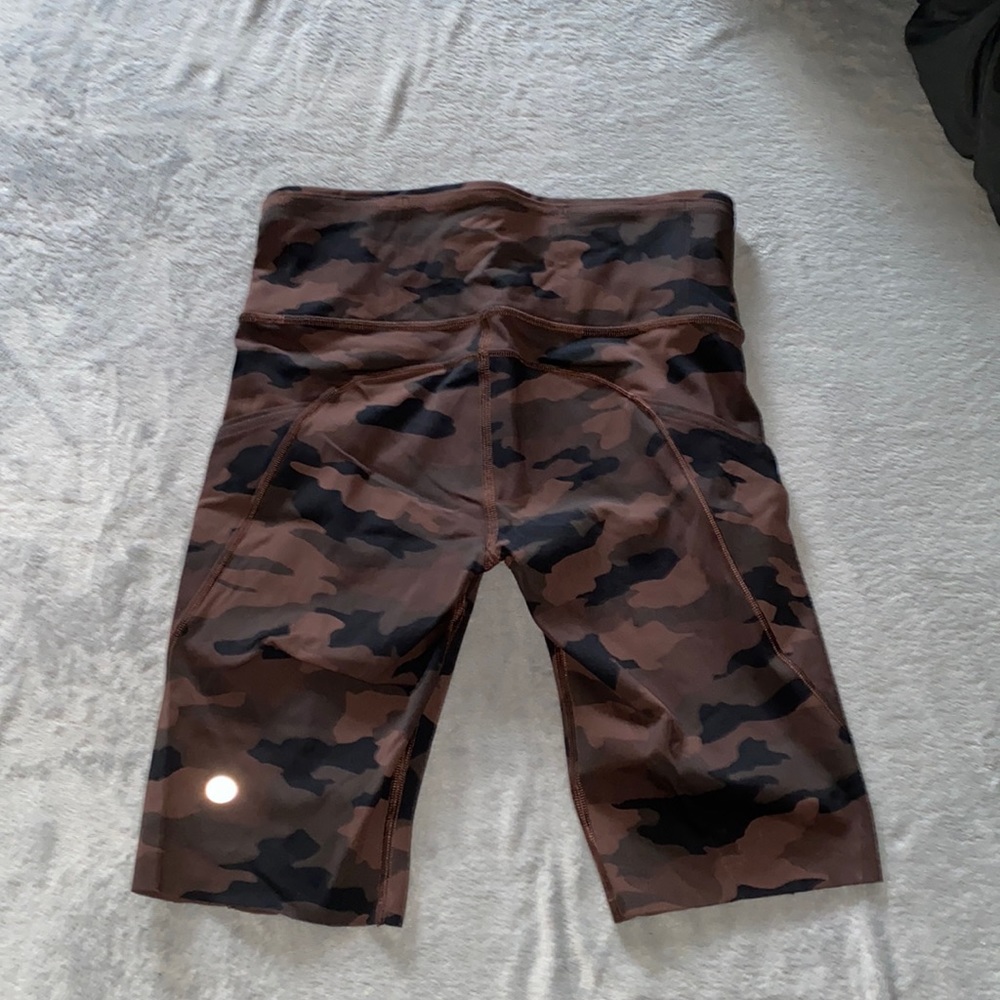 Lululemon biker shorts 10 inch. Wunder under, with pockets